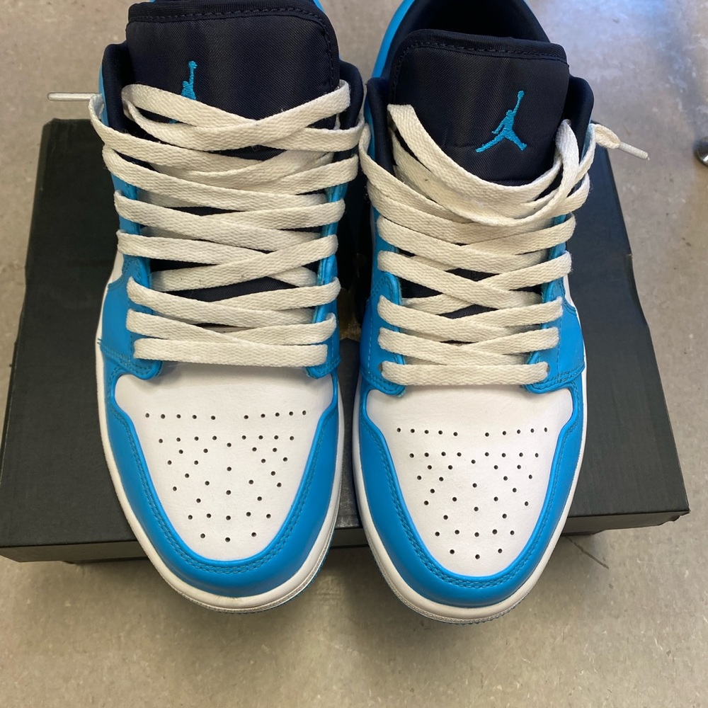 Air Jordan 1 low “UNC”